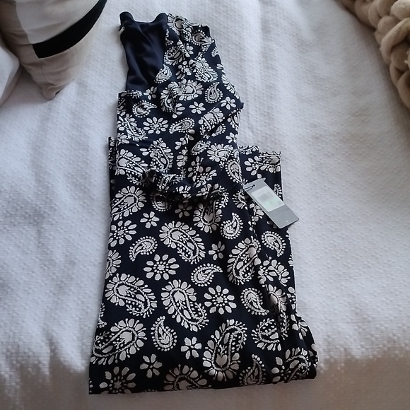 Dress - Picture 1 of 8